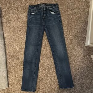 Dark American Eagle Slim Straight Jeans
Size: 28x32